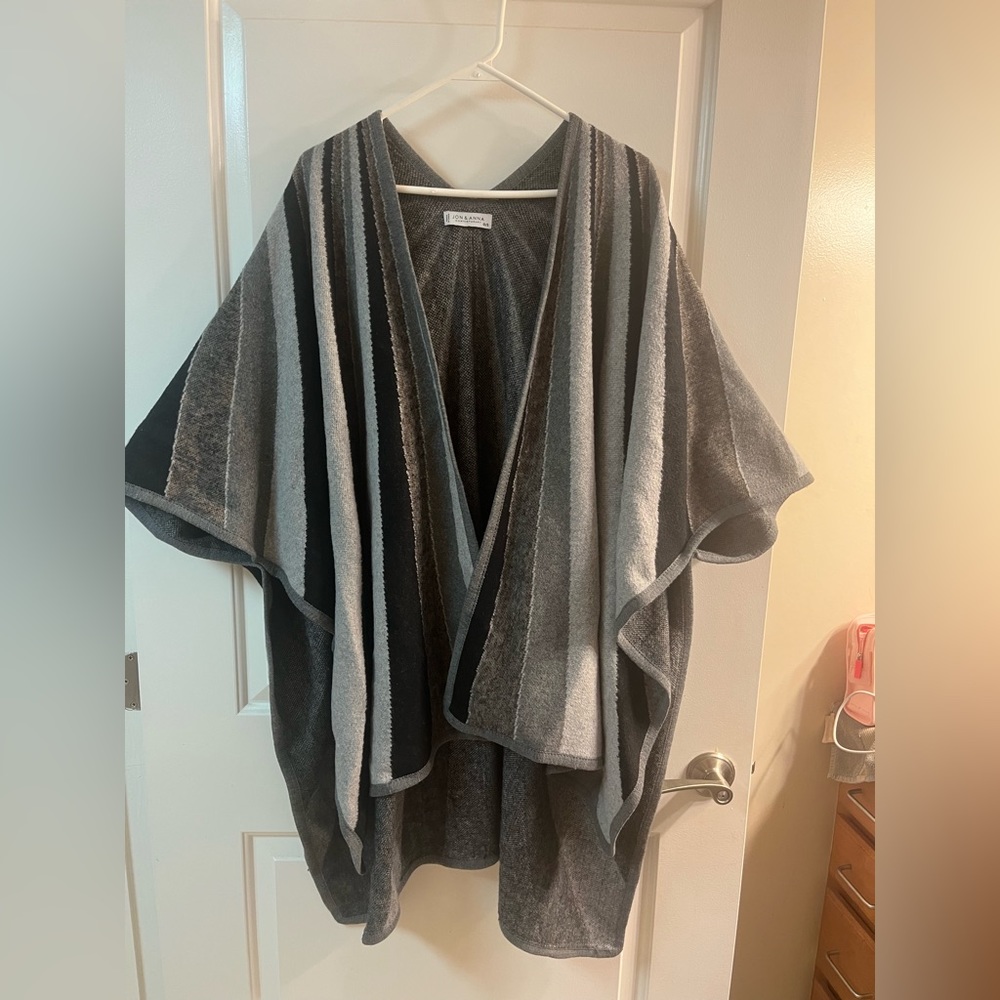 Like new: JON & ANNA Poncho